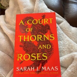 A Court of Thorns and Roses by Sarah J. Maas - Red Cover